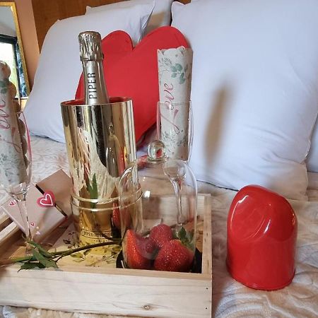 Le Palmier De La Paix Bed & Breakfast เลอ ตอมปง ภายนอก รูปภาพ